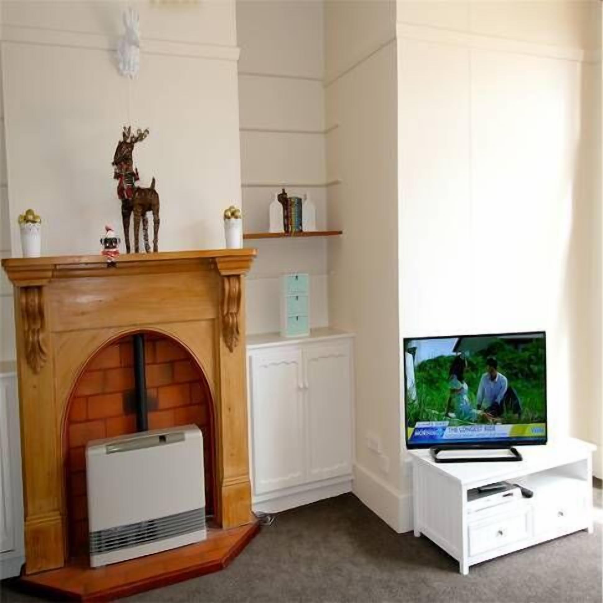 Braddon House - The Gracious Lady — image 2