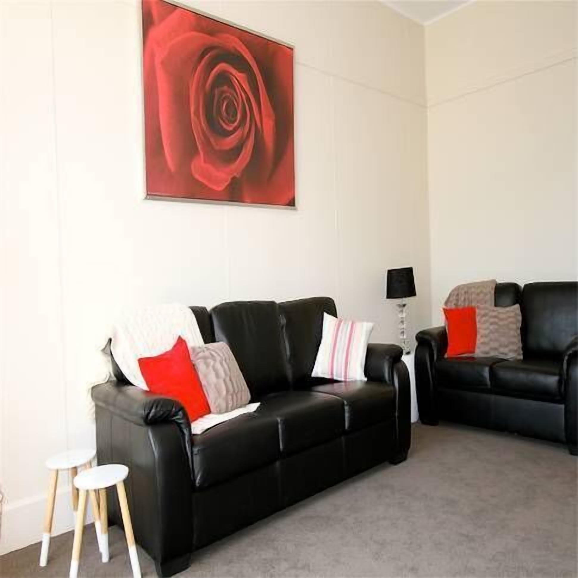 Braddon House - The Gracious Lady — image 5