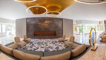 Coin salon dans le hall