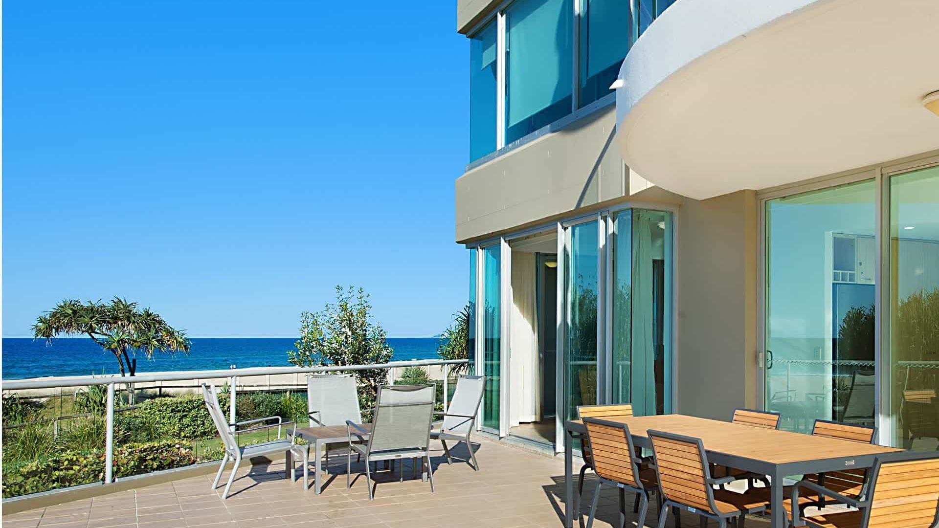 Palm Springs 102 - Absolute Beachfront Palm Beach