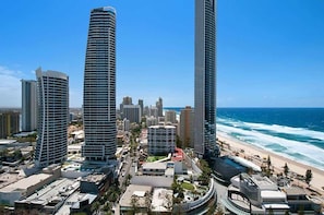 Beach nearby - 2601 Ballah Stunning Ocean views from 26th Floor (Surfers Paradise)