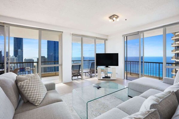 TV - 2601 Ballah Stunning Ocean views from 26th Floor (Surfers Paradise)
