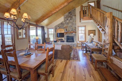 Beautiful Mountain Home-Great Views-Hot Tub-Free Resort Shuttle-Toddler Friendly