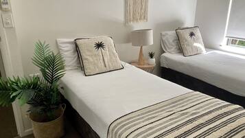 3 bedrooms, iron/ironing board, WiFi, bed sheets