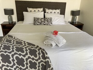 3 chambres, fer et planche à repasser, Wi-Fi, draps fournis