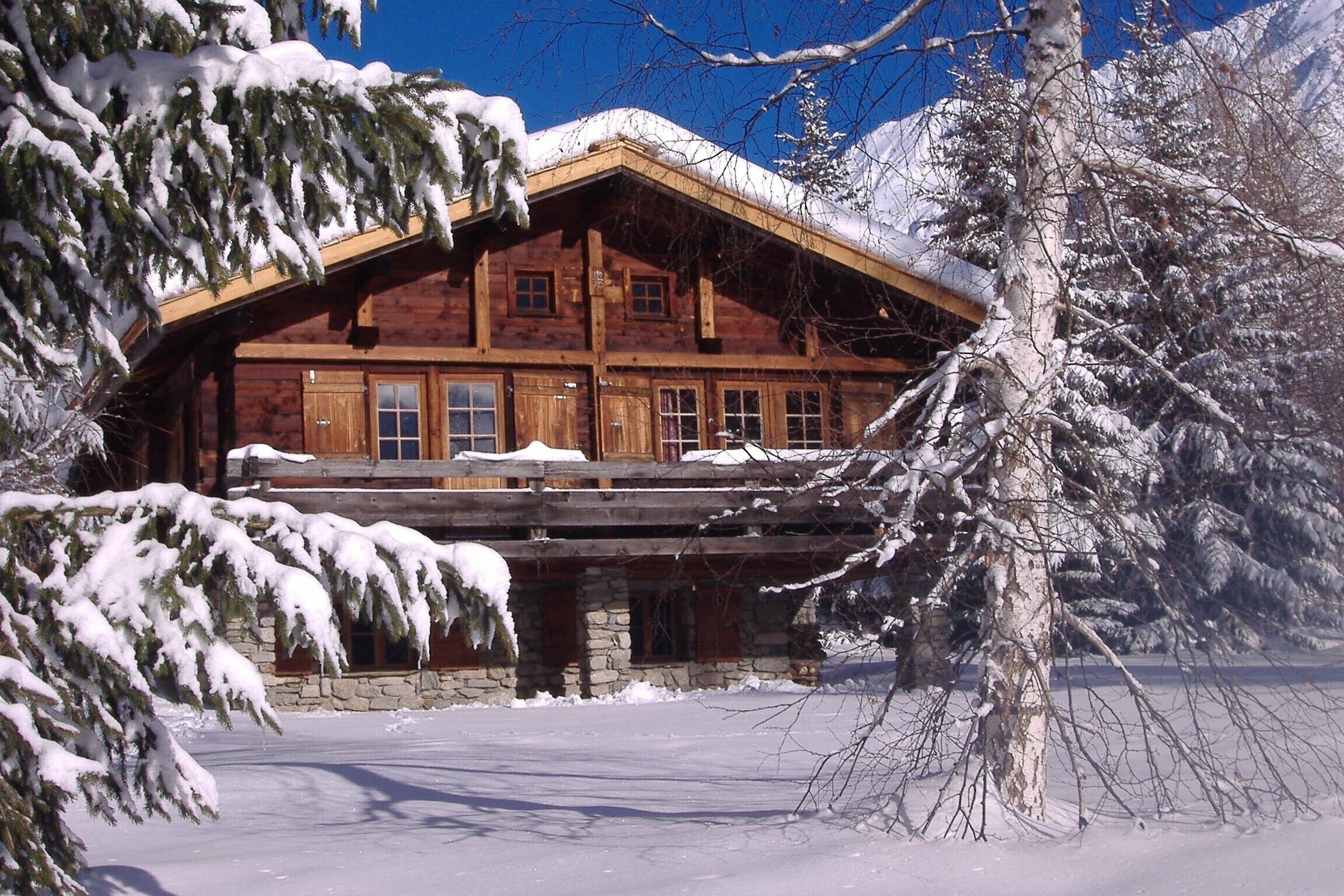 Chamonix authentic savoy chalet 4*, fantastic view Mont Blanc near ski lifts/bus