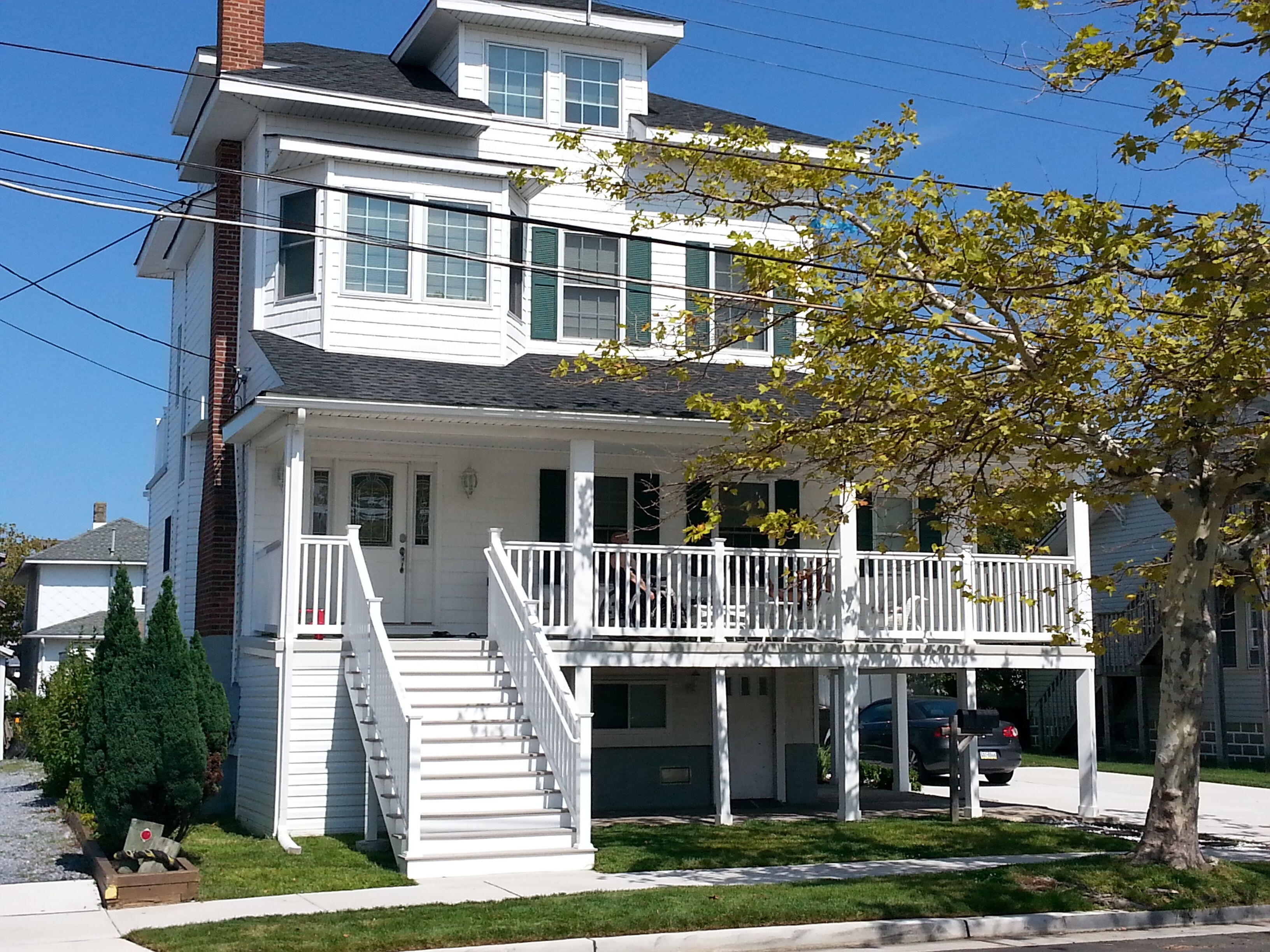 Luxury Private Single Family Home 6 Bed, 3.5 Bath, Porch, Decks, 6-car parking