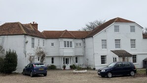 Front of property - Fairlight Lodge Hotel (Hastings)