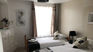 Bed sheets - Fairlight Lodge Hotel (Hastings)