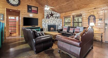 Private pool, single story, NO bunk beds, less than 5-minute drive to THE Frio River in Concan, TX