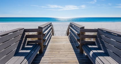 Welcome to the Beachcomber! Beautiful home in Cottage Retreat - steps to beach!