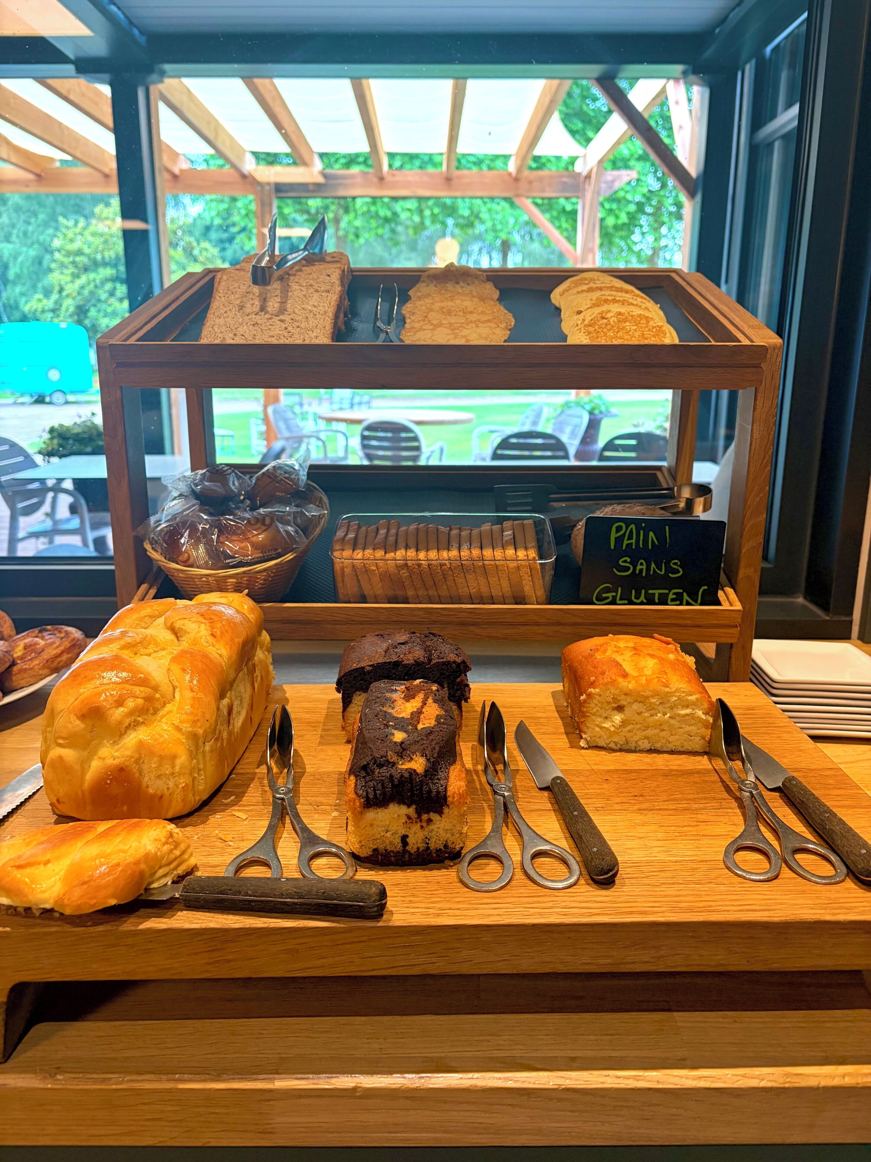 Daily buffet breakfast for a fee