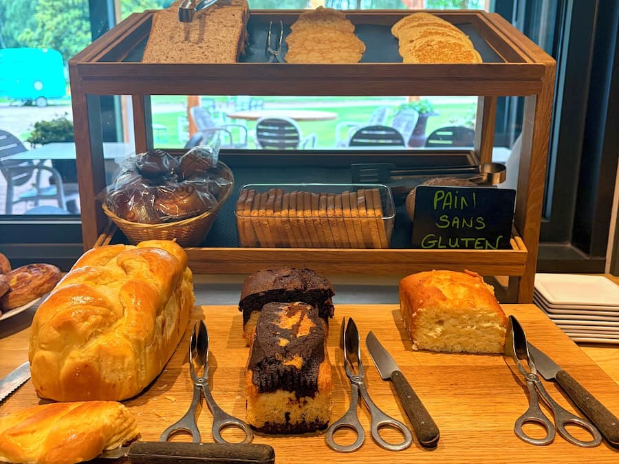 Daily buffet breakfast for a fee