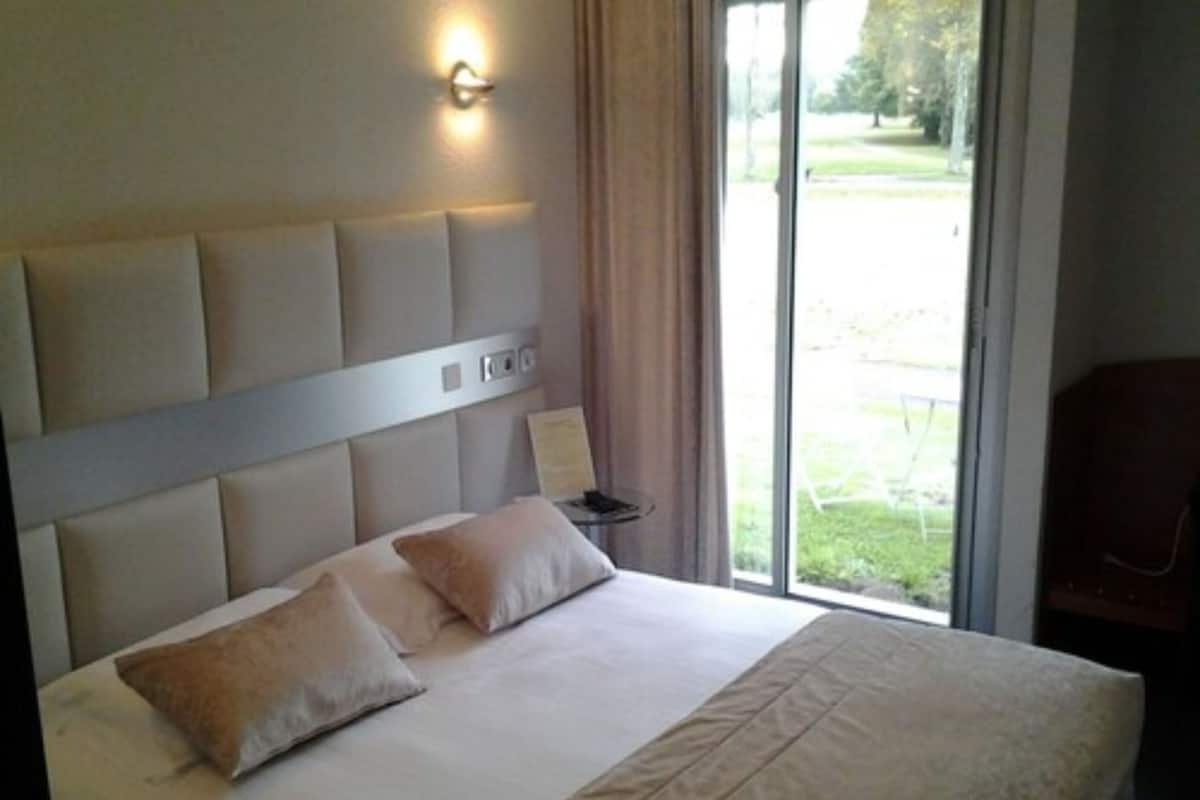 Superior Double Room | Individually decorated, individually furnished, desk, blackout drapes