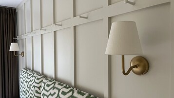 Decoración personalizada, muebles diferentes y escritorio 