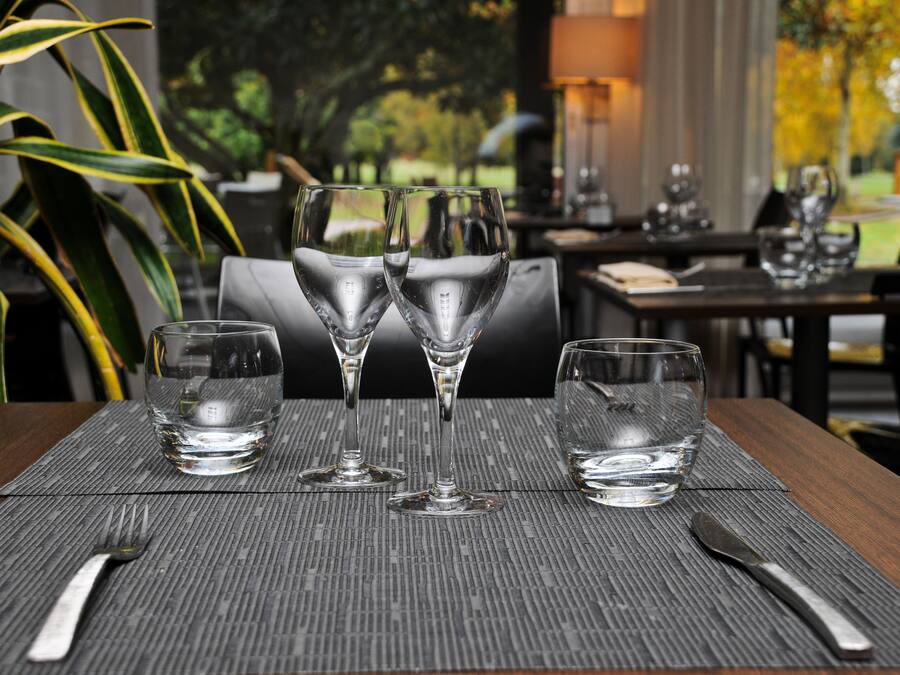 Déjeuner et dßner servis sur place, spécialités Cuisine régionale