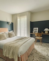Decoración personalizada, muebles diferentes y escritorio 