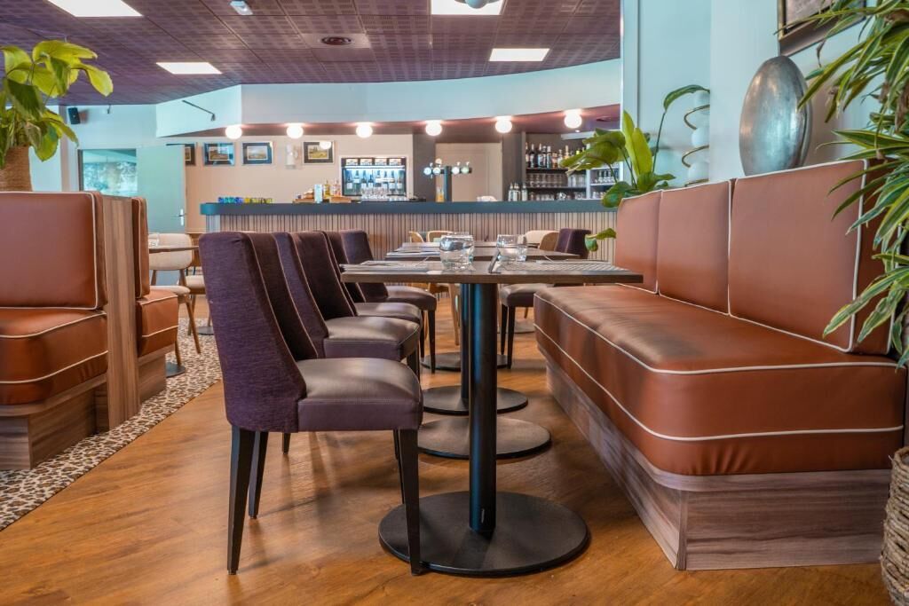 Déjeuner et dîner servis sur place, spécialités Cuisine régionale