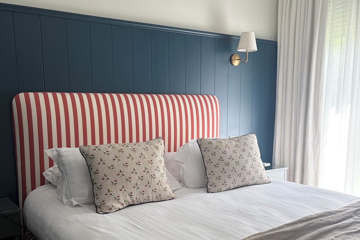 Chambre Double PrivilÚge | Décoration personnalisée, ameublement personnalisé, bureau