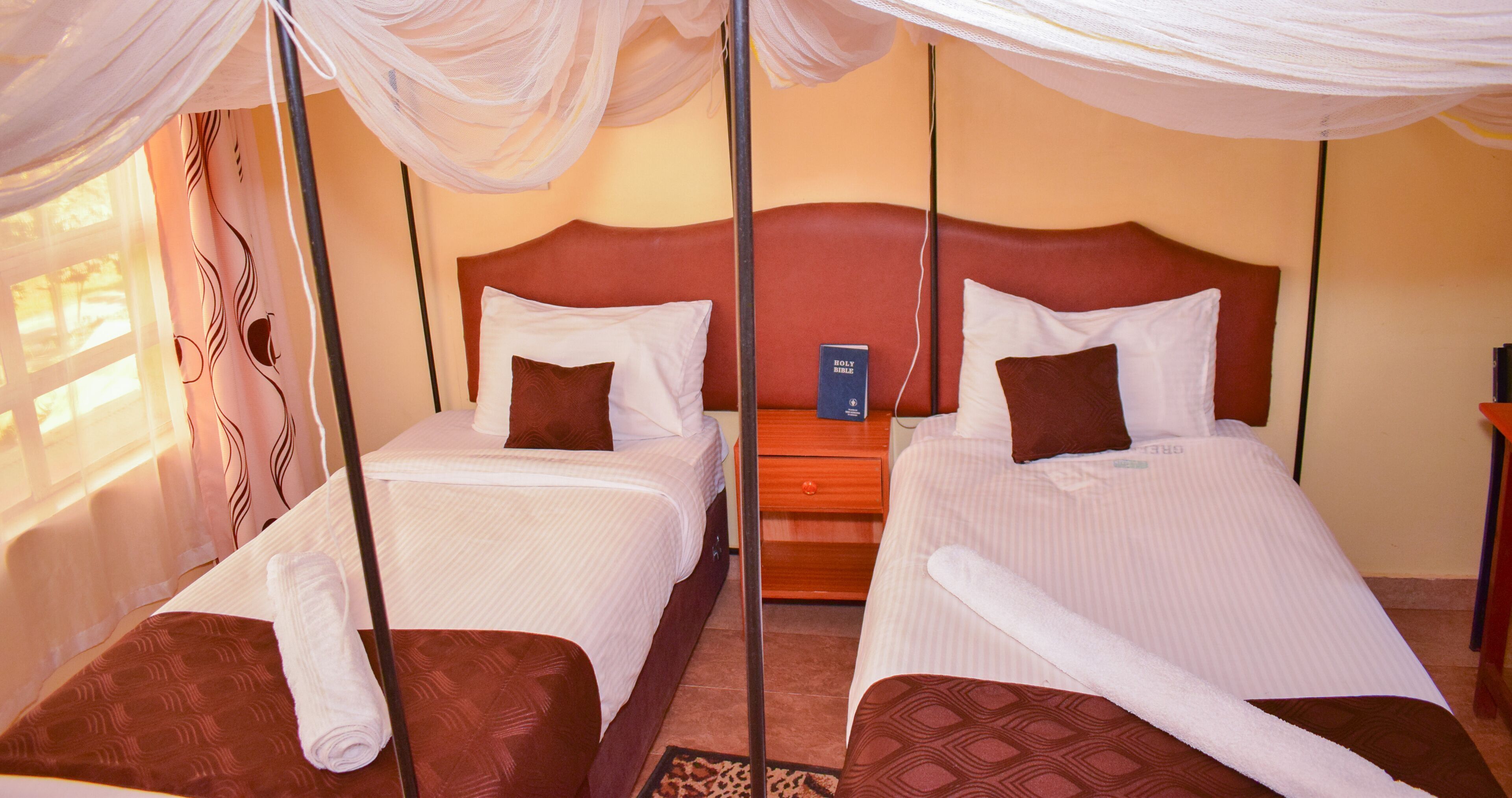 Premium bedding, desk, iron/ironing board, free WiFi