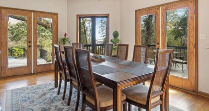 One of a Kind Large MCM Home! Huge 400+yr Oaks 20 min to Pensacola Beach