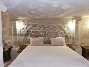Premium Suite, 1 Bedroom, Non Smoking, Corner | 1 bedroom, premium bedding, minibar, in-room safe