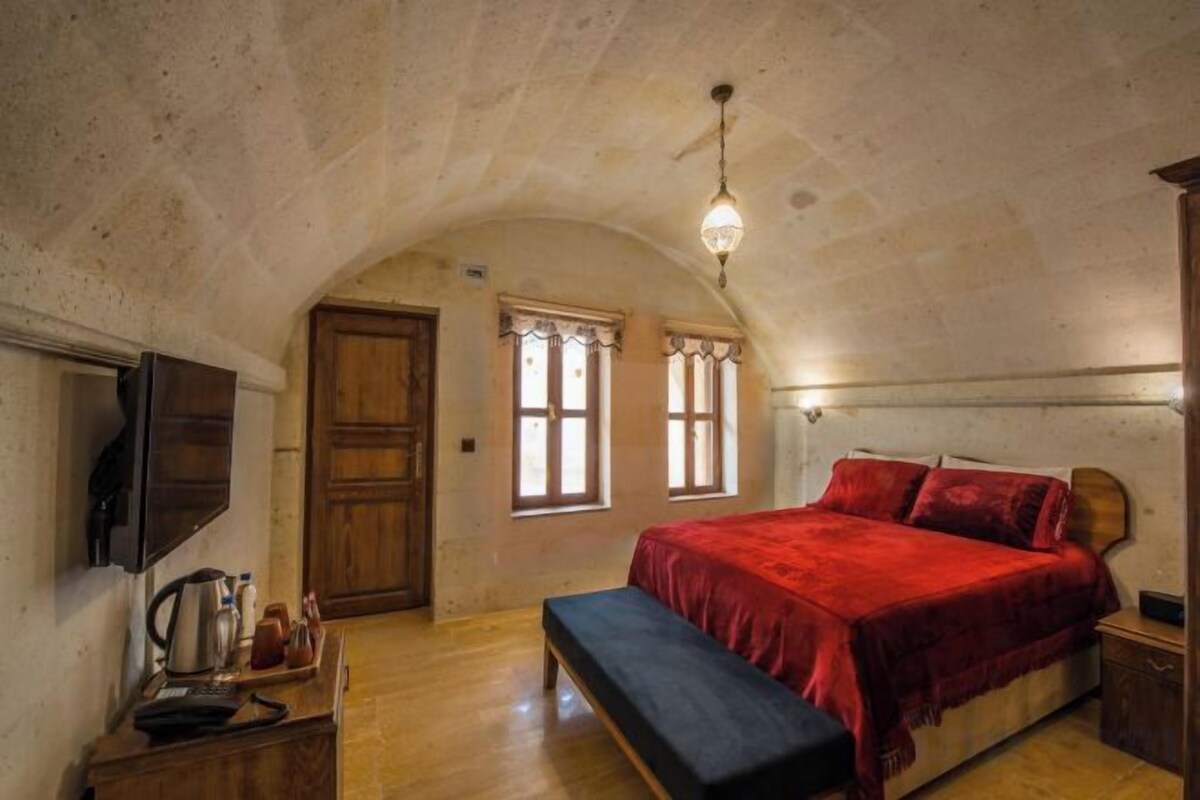 1 bedroom, premium bedding, minibar, in-room safe