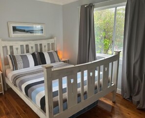 6 bedrooms, iron/ironing board, WiFi, bed sheets