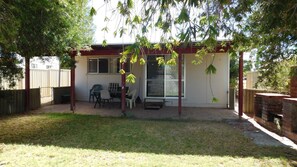 Outdoor dining - 57 Bashford St Driftwood Cottage (Jurien Bay)