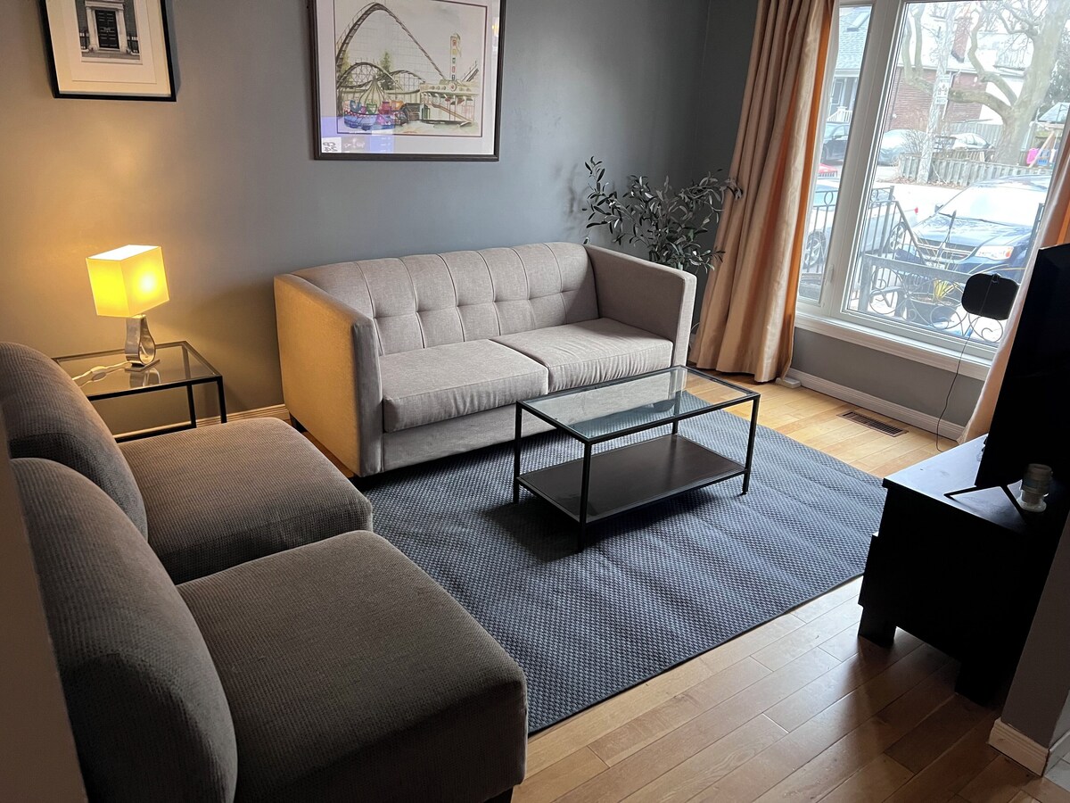 Toronto's Uber Upper Beach 3 Bedroom Suite