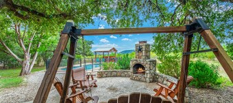 Private sparkling pool, outdoor fireplace, less than 5-minute drive to THE Frio River in Concan, TX