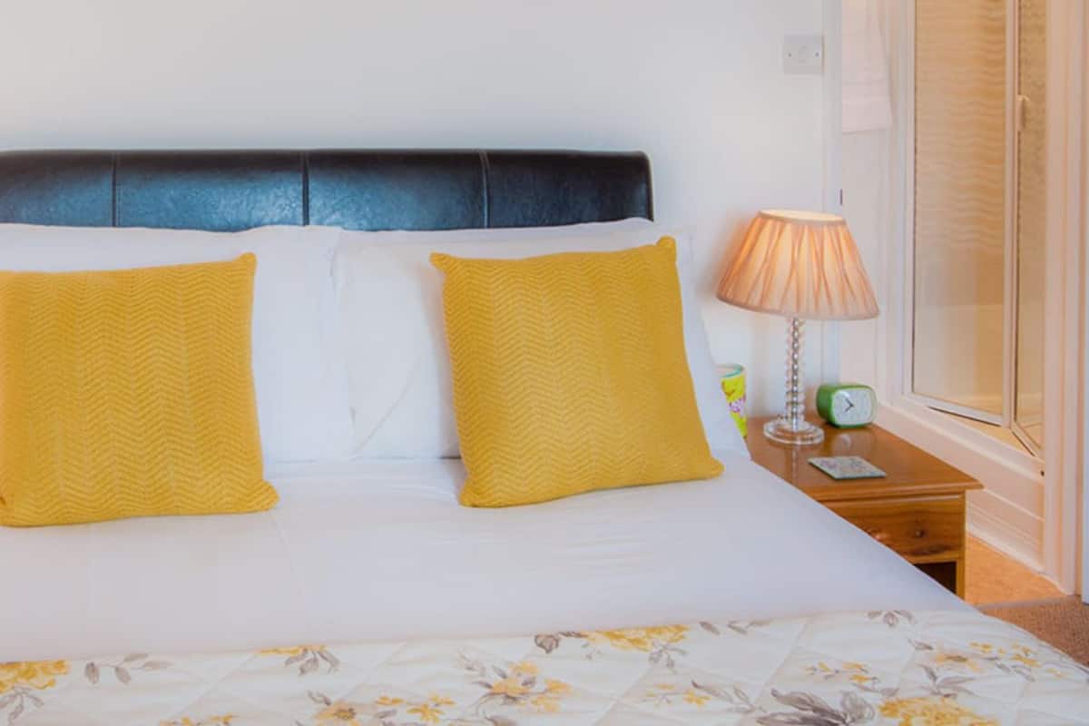 Egyptian cotton sheets, premium bedding, individually decorated