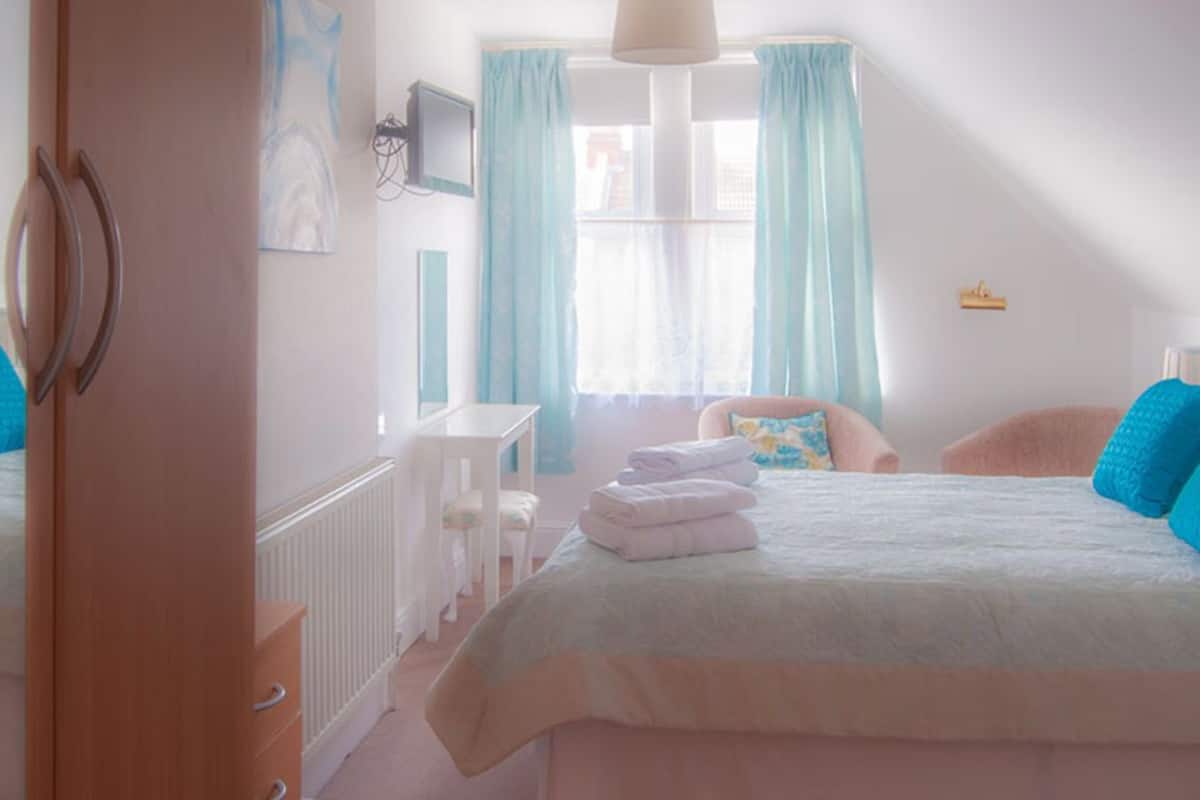 Egyptian cotton sheets, premium bedding, individually decorated