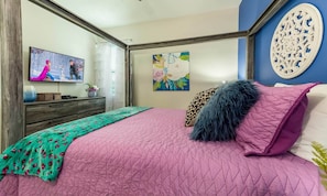 4 bedrooms, iron/ironing board, WiFi, bed sheets - Colorful Bright Home with Fun Loft in Encore (Kissimmee)