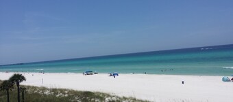 CASA DE PLAYA 4BR / 4BA/2KT, PISCINA PRIVADA DOS AMPLIAS TERRAZAS AL SOL Y MAR