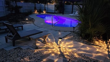 Utomhuspool och uppvÀrmd pool