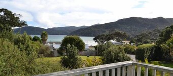 Moderne tre soverom hjemme ligger i Tryphena