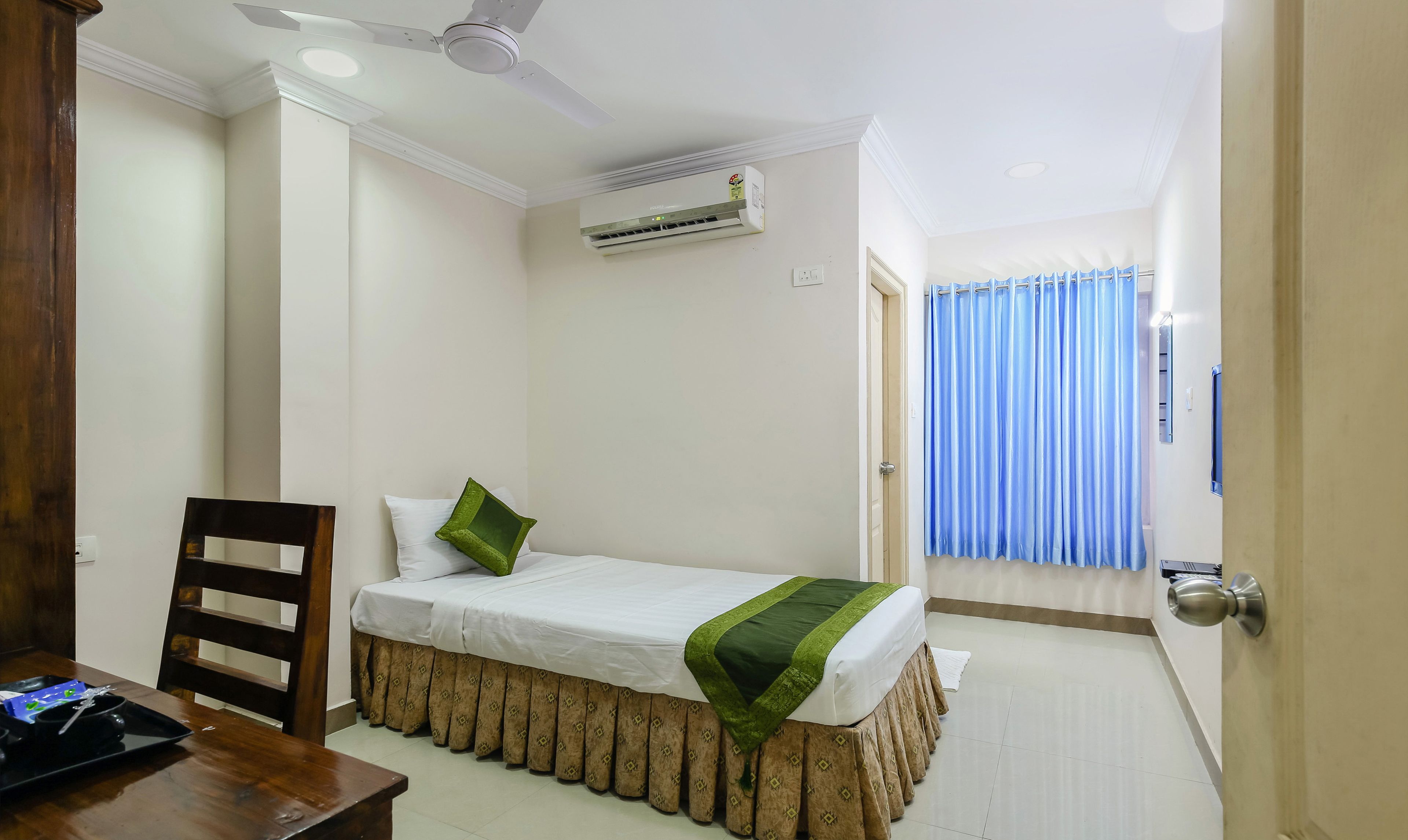 basic room, 1 single bed, non smoking | iron/ironing board, rollaway beds, free wifi, bed sheets
