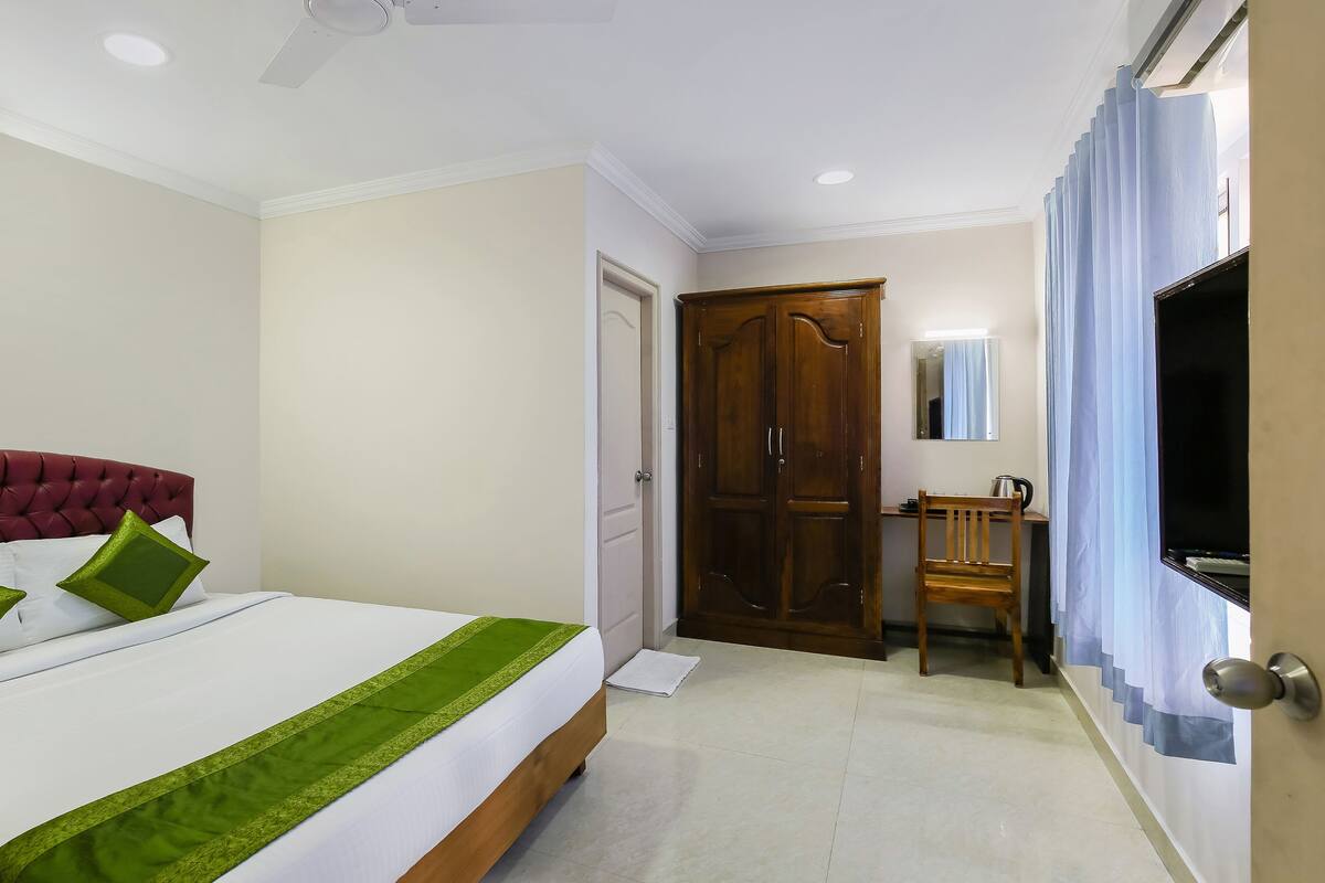 Iron/ironing board, rollaway beds, free WiFi, bed sheets