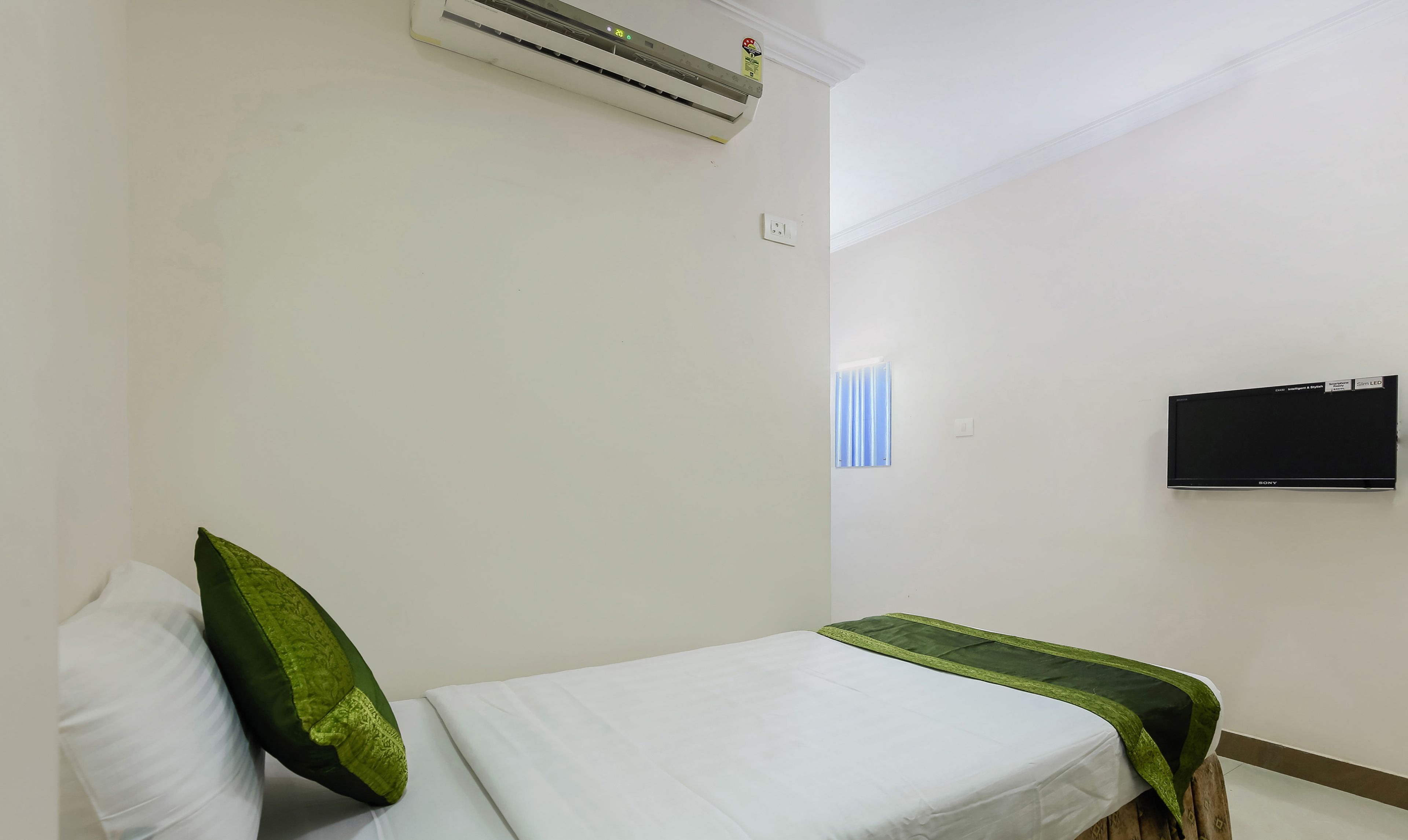 basic room, 1 single bed, non smoking | iron/ironing board, rollaway beds, free wifi, bed sheets