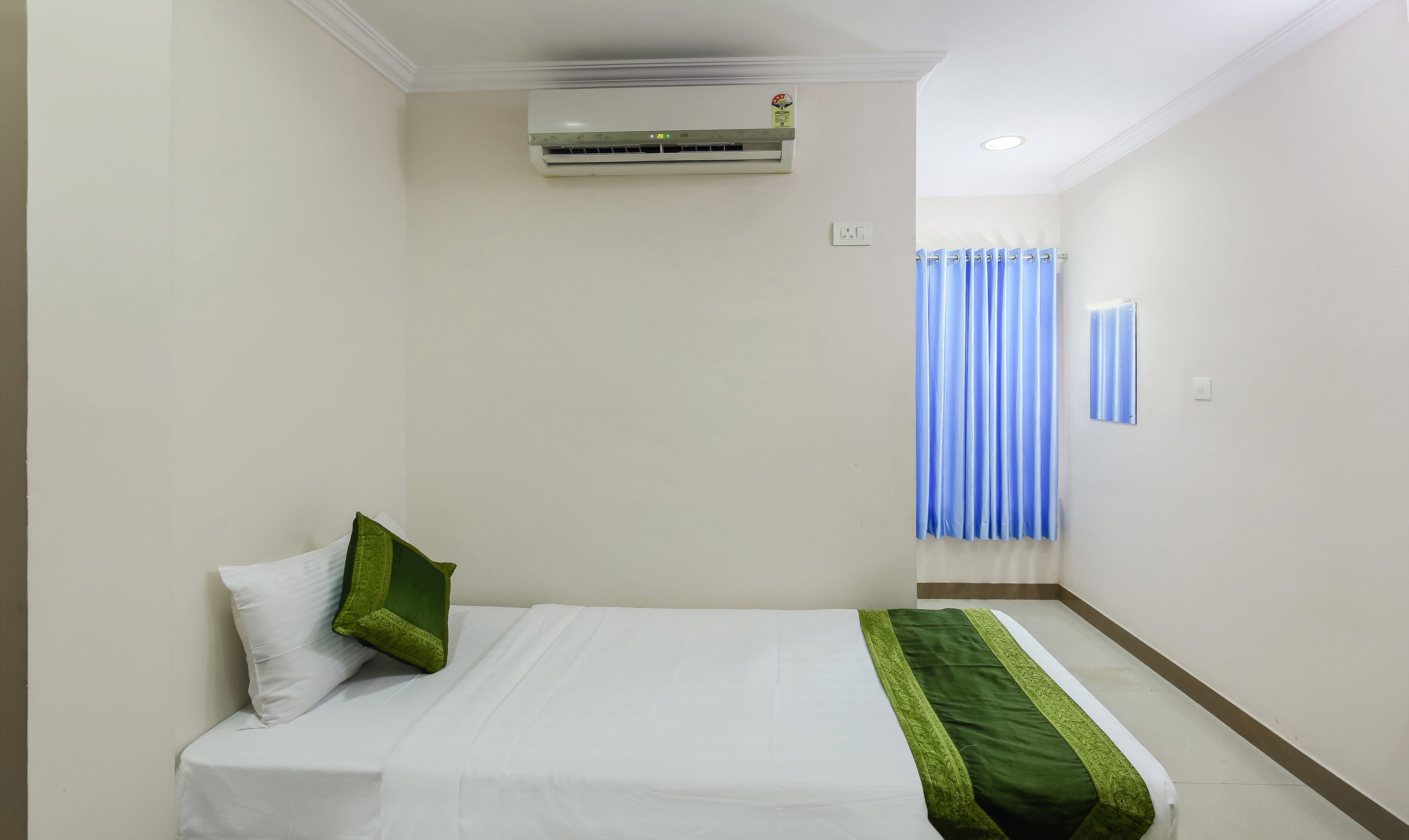 basic room, 1 single bed, non smoking | iron/ironing board, rollaway beds, free wifi, bed sheets