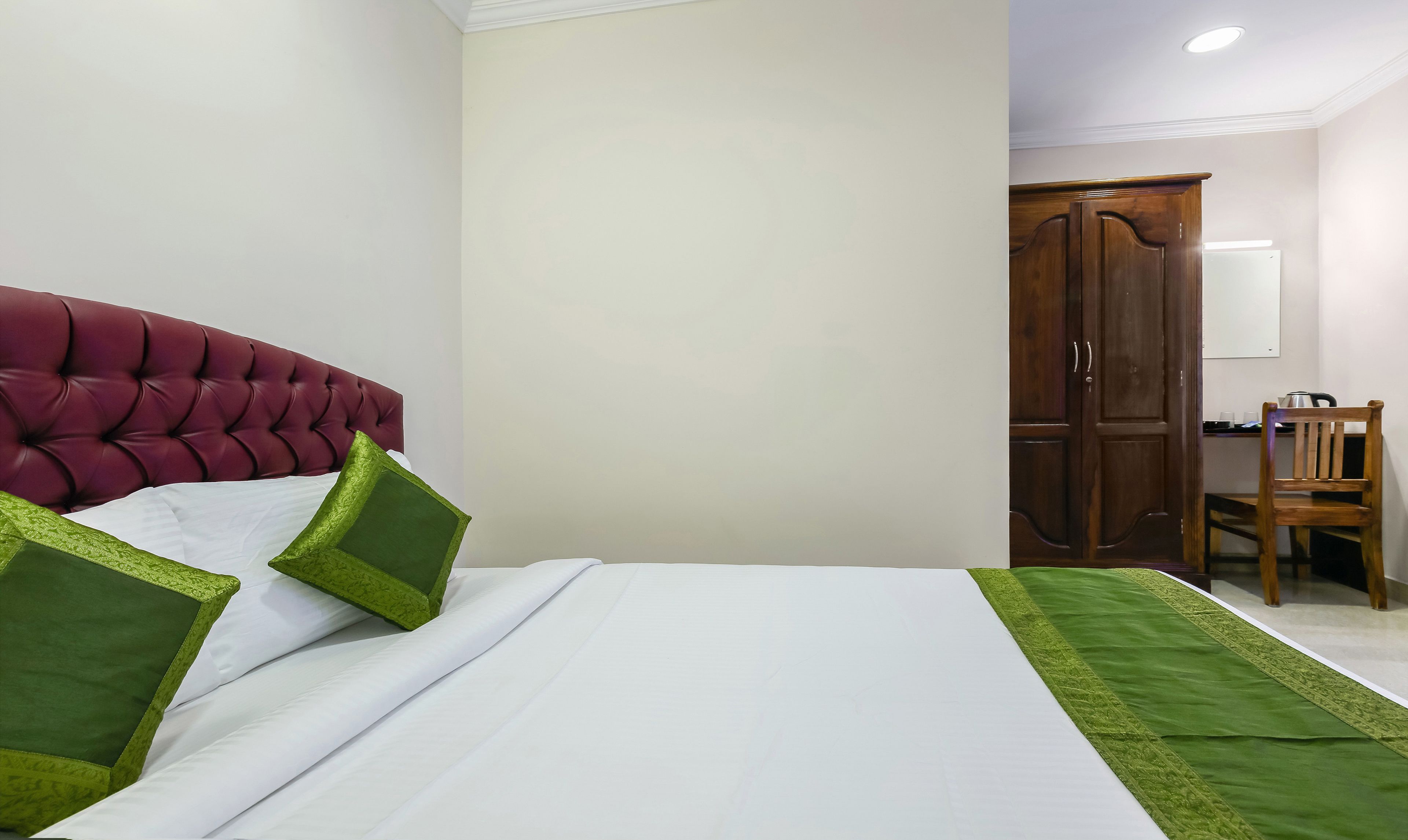 standard room, multiple beds, non smoking | iron/ironing board, rollaway beds, free wifi, bed sheets