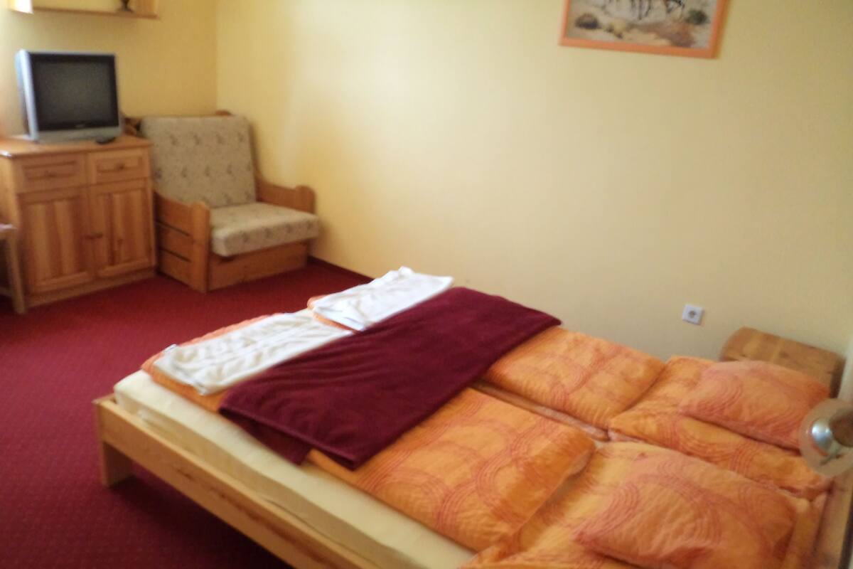 Premier Room, Non Smoking | 2 bedrooms, rollaway beds, free WiFi
