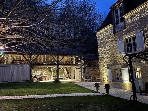 Un petit coin de paradis en Périgord noir Meublé Tourisme 4* Piscine chauffée
