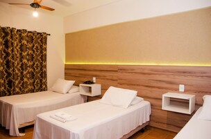 Escritorio, cortinas blackout, wifi gratis y ropa de cama 