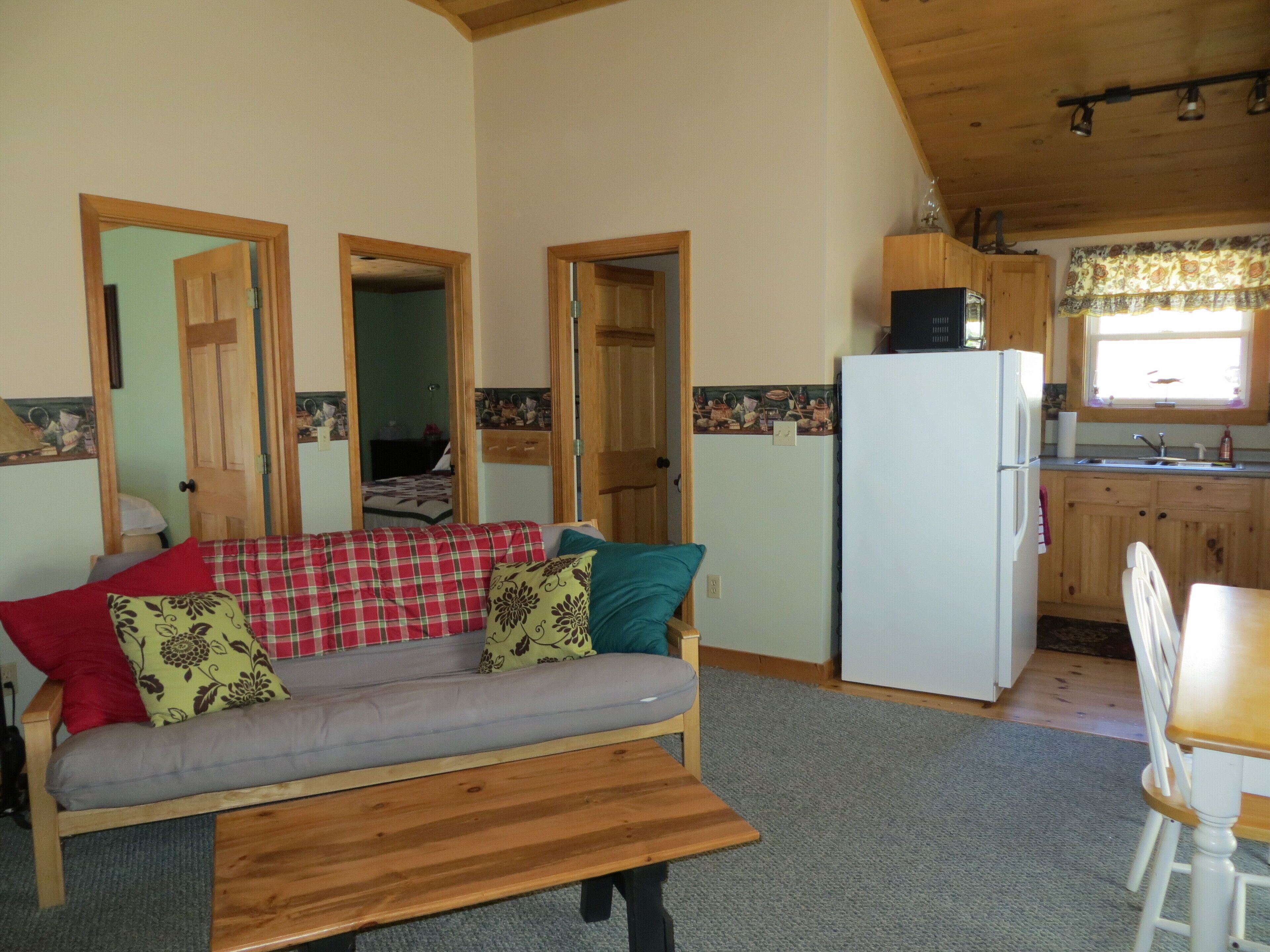 2 Bedroom Cabin located in Will View neighborhood 3 miles  from Sunday Riv