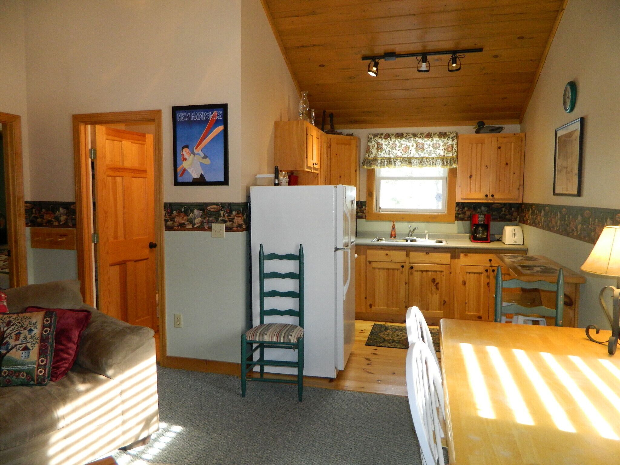 2 Bedroom Cabin located in Will View neighborhood 3 miles  from Sunday Riv