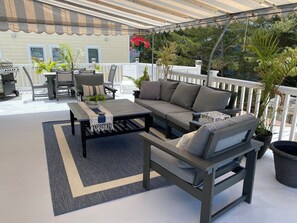 Outdoor dining - Tropical Feel-2nd floor, Huge Covered Furnished Deck-Quietest Area of Island (HOLGATE)