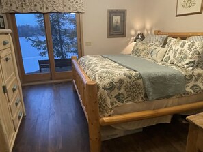 4 bedrooms, in-room safe, desk, iron/ironing board