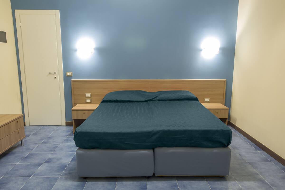 1 bedroom, hypo-allergenic bedding, in-room safe, soundproofing